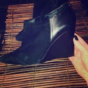 Vince Camuto 8.5 wedge boogie